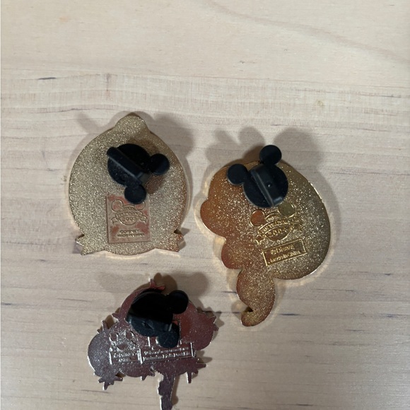 2003/2004 Disney Pins - Picture 2 of 2